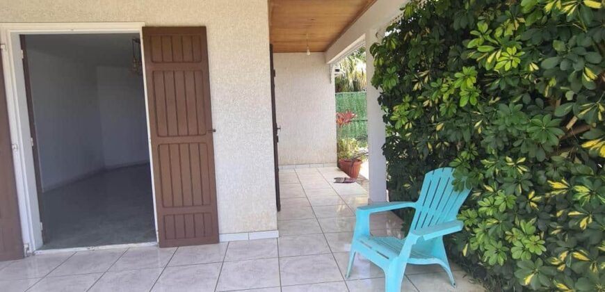 À vendre une villa F4/5 de 118m2 avec jardin dans un quartier résidentiel à Bras des Chevrettes-Saint André