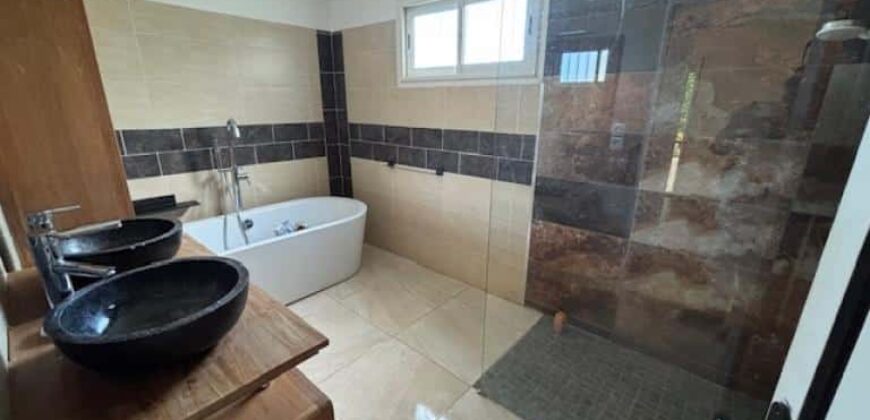 Location d’une charmante villa de 131m2 avec piscine nichée dans le quartier de Colorado à La Montagne