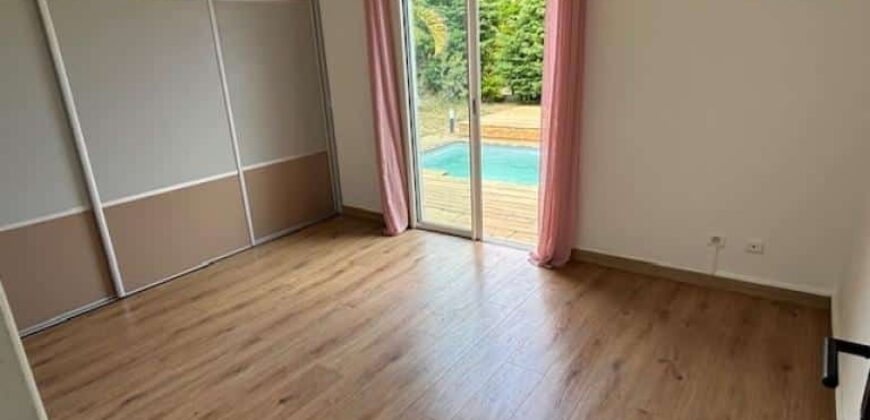 Location d’une charmante villa de 131m2 avec piscine nichée dans le quartier de Colorado à La Montagne