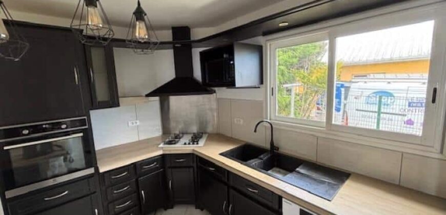 Location d’une charmante villa de 131m2 avec piscine nichée dans le quartier de Colorado à La Montagne