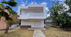 À louer une grande maison F6 de 185m2 avec jardin proche des commodités à Sainte Clotilde