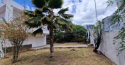 À louer une grande maison F6 de 185m2 avec jardin proche des commodités à Sainte Clotilde