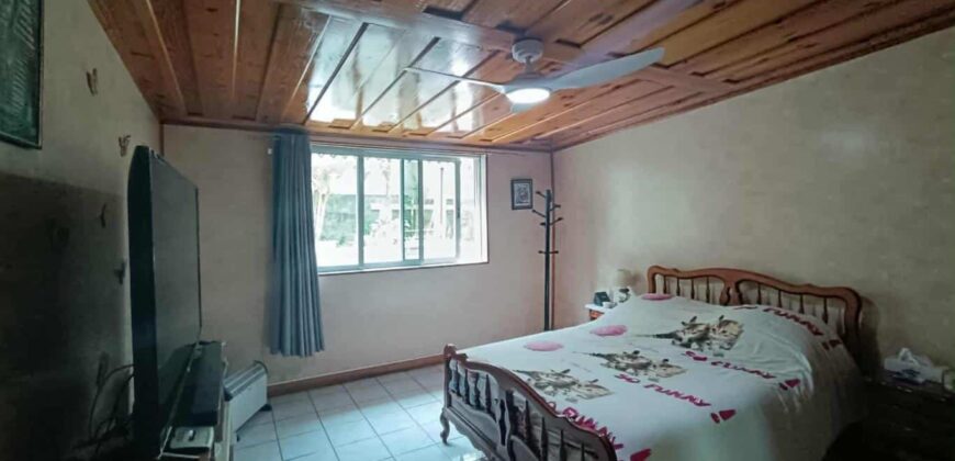 À vendre spacieux appartement à La Chaloupe Saint-Leu avec vue mer et multiples possibilités