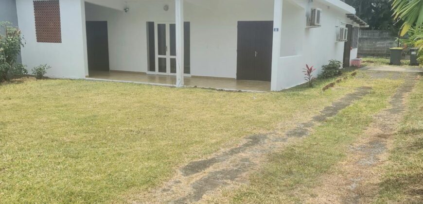 Location d’une maison F4 avec grand jardin dans un cadre verdoyant à Sainte Suzanne