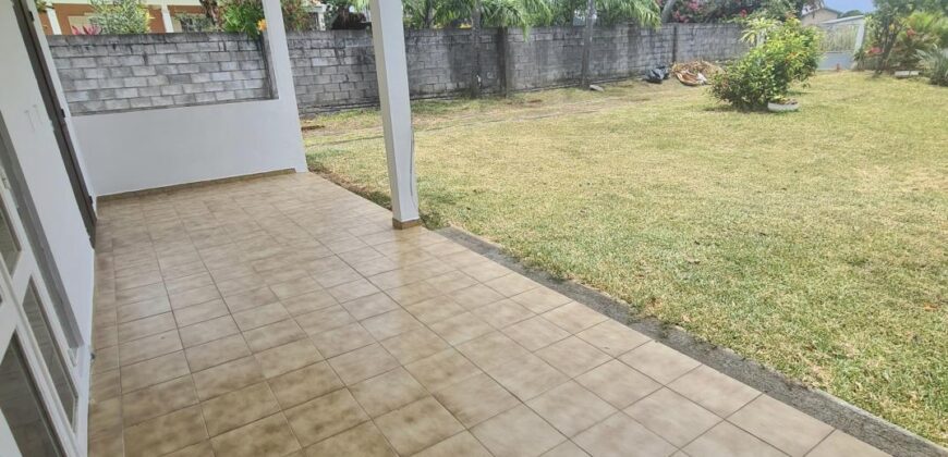 Location d’une maison F4 avec grand jardin dans un cadre verdoyant à Sainte Suzanne