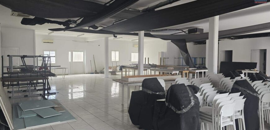 Location d’un spacieux local commercial de 260m2 situé dans une zone dynamique à Sainte Clotilde