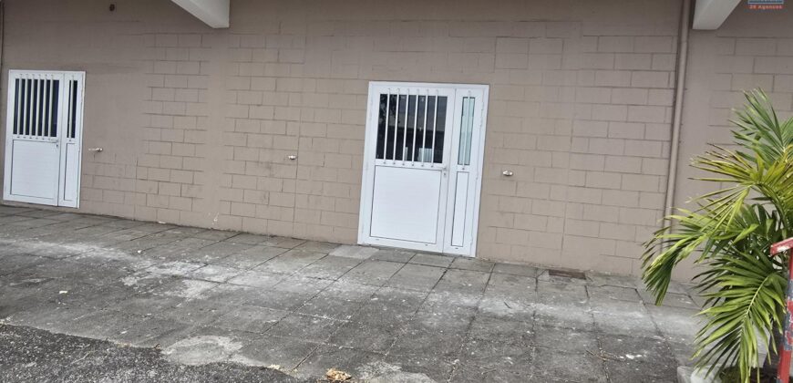 Location d’un spacieux local commercial de 260m2 situé dans une zone dynamique à Sainte Clotilde