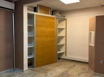 À louer un beau local professionnel de 200 m² situé à Terre-Sainte