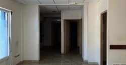 À louer un beau local professionnel de 200 m² situé à Terre-Sainte