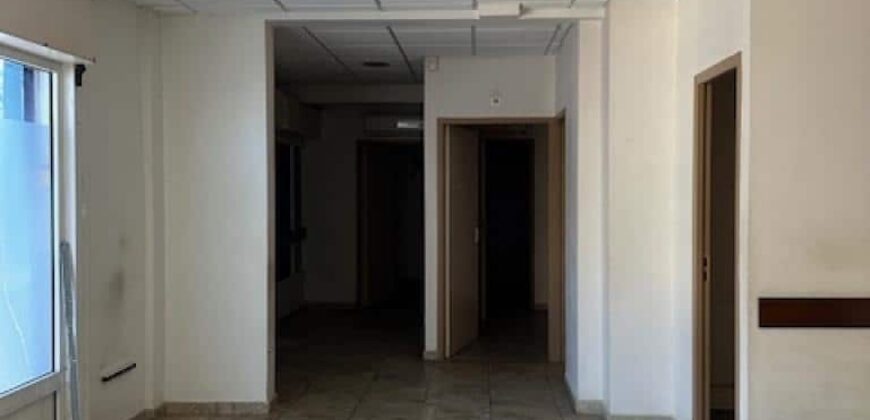 À louer un beau local professionnel de 200 m² situé à Terre-Sainte