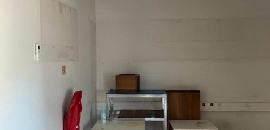 À louer un beau local professionnel de 200 m² situé à Terre-Sainte