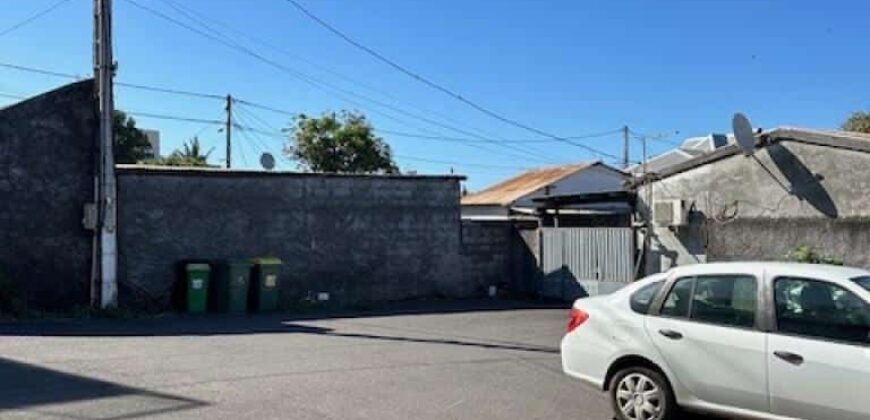 À louer un beau local professionnel de 200 m² situé à Terre-Sainte