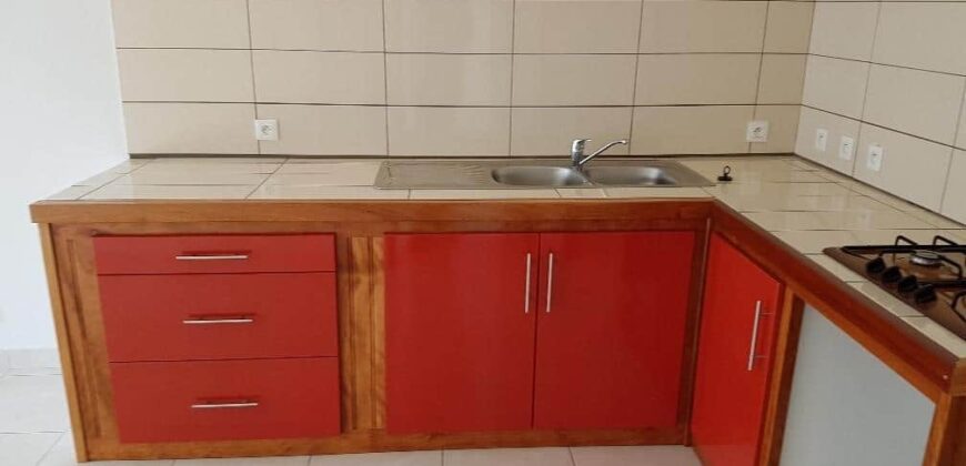 A louer un bel appartement meublé offrant vue sur mer à Saint Leu