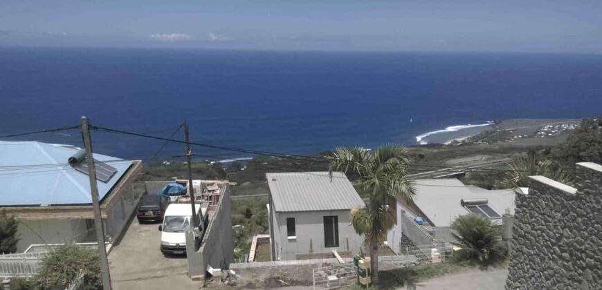 A louer un bel appartement meublé offrant vue sur mer à Saint Leu