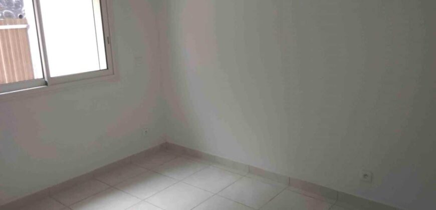 A louer un bel appartement meublé offrant vue sur mer à Saint Leu