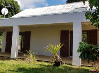 À louer une spacieuse villa T5 avec garage située au-dessus du quartier de Belle Vue à Saint Louis