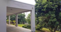 À louer une spacieuse villa T5 avec garage située au-dessus du quartier de Belle Vue à Saint Louis