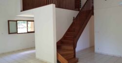 À louer une spacieuse villa T5 avec garage située au-dessus du quartier de Belle Vue à Saint Louis