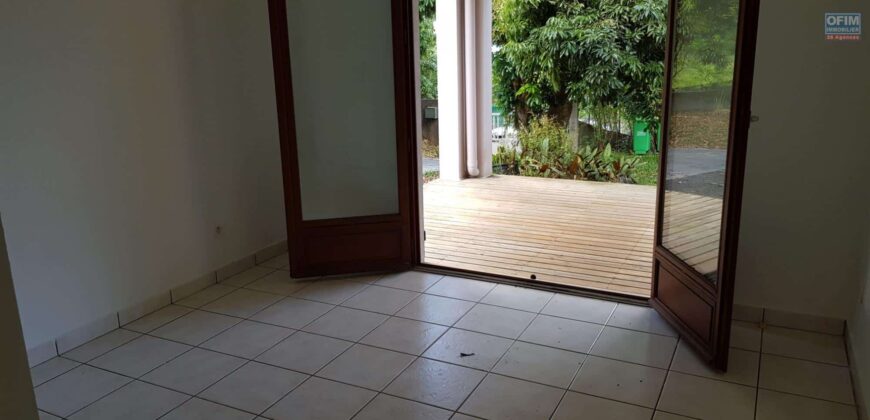 À louer une spacieuse villa T5 avec garage située au-dessus du quartier de Belle Vue à Saint Louis