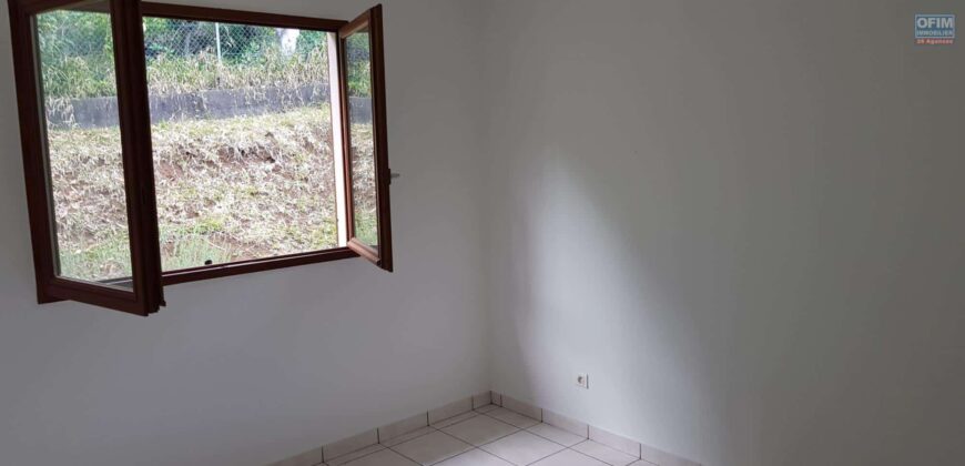 À louer une spacieuse villa T5 avec garage située au-dessus du quartier de Belle Vue à Saint Louis