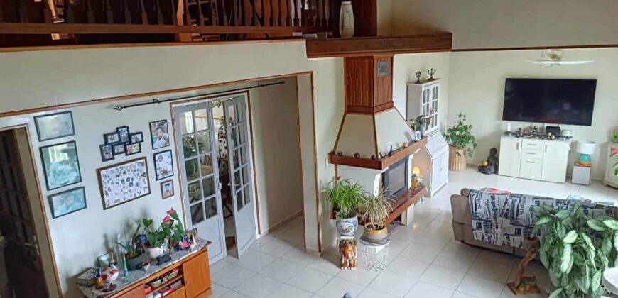 À vendre une charmante maison T6/7 en duplex située à La Chaloupe Saint Leu