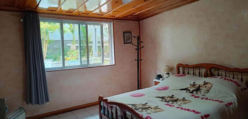 À vendre une charmante maison T6/7 en duplex située à La Chaloupe Saint Leu