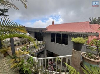 À vendre une charmante maison T6/7 en duplex située à La Chaloupe Saint Leu