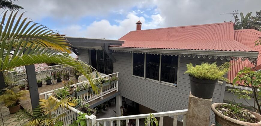 À vendre une charmante maison T6/7 en duplex située à La Chaloupe Saint Leu