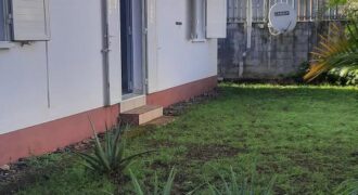 À louer une grande maison de type F4 à avec jardin à Saint André