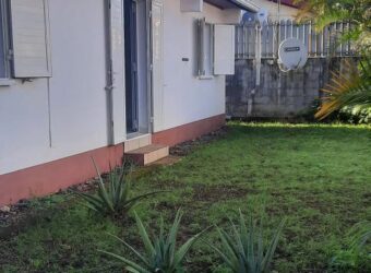 À louer une grande maison de type F4 à avec jardin à Saint André
