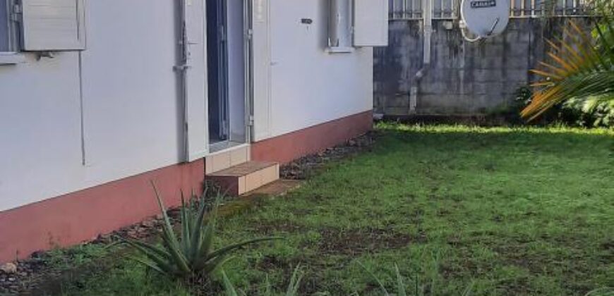 À louer une grande maison de type F4 à avec jardin à Saint André