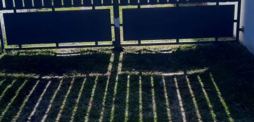 À louer une grande maison de type F4 à avec jardin à Saint André
