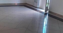 À louer une grande maison de type F4 à avec jardin à Saint André