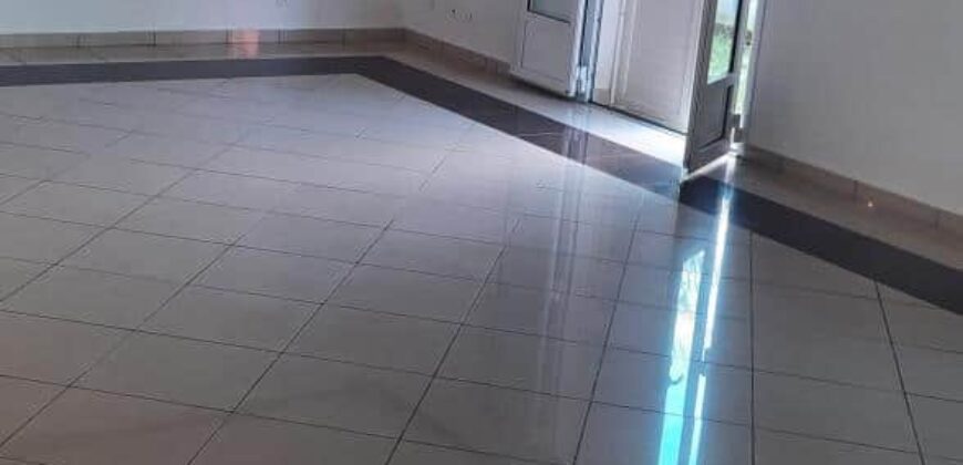 À louer une grande maison de type F4 à avec jardin à Saint André