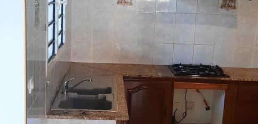 À louer une grande maison de type F4 à avec jardin à Saint André