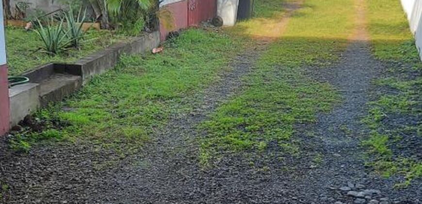 À louer une grande maison de type F4 à avec jardin à Saint André