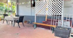 À vendre une maison T3/4 avec varangue et cour dans le quartier de La Source à Saint Denis