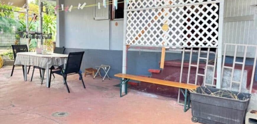 À vendre une maison T3/4 avec varangue et cour dans le quartier de La Source à Saint Denis