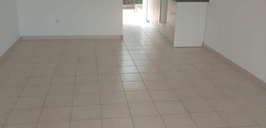 À louer un studio en rez de jardin proche de la plage à La Saline les bains