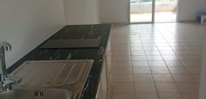 À louer un studio en rez de jardin proche de la plage à La Saline les bains