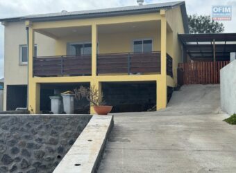 Location d’une charmante villa T4 située à Piton Hyacinthe dans le secteur paisible de la Plaine des Cafres.