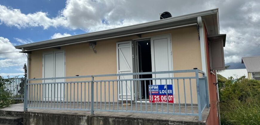 À louer une superbe villa d’environ 60 m2 située dans un cadre calme au Tampon 12ème km