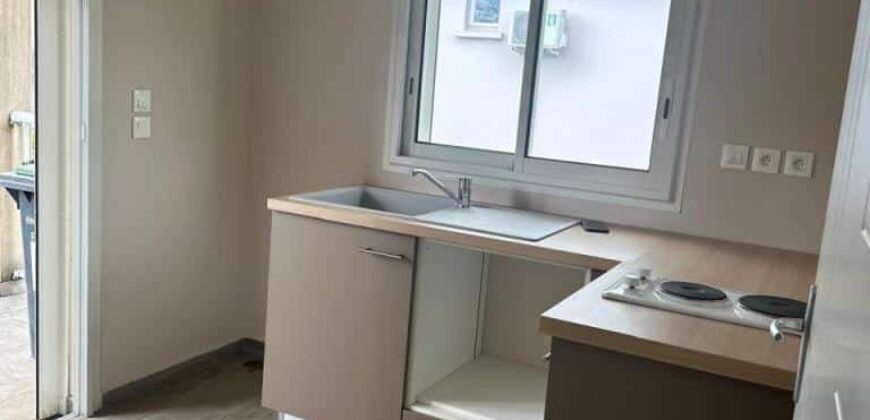 À louer une superbe villa d’environ 60 m2 située dans un cadre calme au Tampon 12ème km