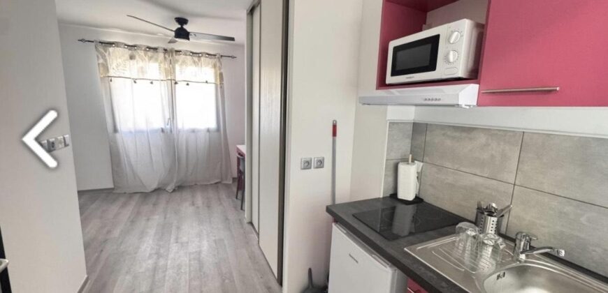 À louer un studio meublé de 20m2 avec varangue à Saint Denis