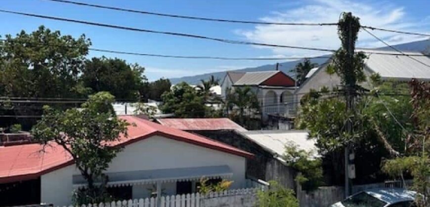 À louer un local professionnel neuf de 32 m²,  climatisé situé à Saint Pierre