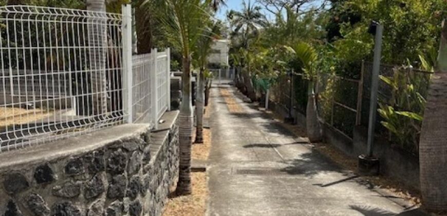 Location d’un local professionnel de 160 m2 situe dans une enceinte sécurisée à Saline Les Hauts