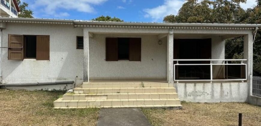 Location d’un local professionnel de 160 m2 situe dans une enceinte sécurisée à Saline Les Hauts