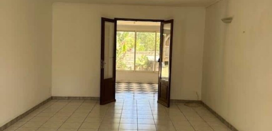 Location d’un local professionnel de 160 m2 situe dans une enceinte sécurisée à Saline Les Hauts