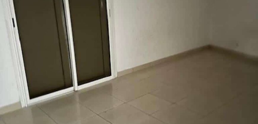 À louer un appartement T4 de 90 m2 en cours de rénovation situé à Saint Pierre