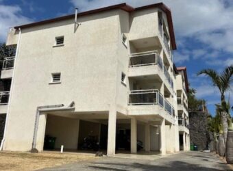 À louer un appartement T4 de 90 m2 en cours de rénovation situé à Saint Pierre